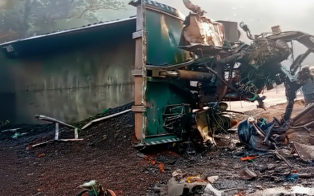 Two dead as trucks collide head-on on NH 520 in Odisha's Koida