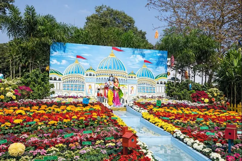 Ekamra Park Bursts Into Colour as Annual Flower Exhibition Draws Massive Crowds in Bhubaneswar