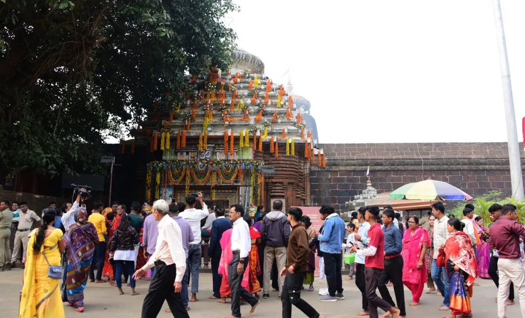 Rituals Resume at Bhubaneswar’s Lingaraj Temple After 24-Hour Standoff