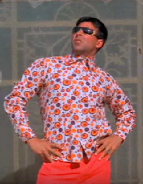 YouTuber MrBeast Channels Akshay Kumar, Recreates Raju’s Iconic Hera Pheri Pose and ‘25 Din Mein Paisa Double’ Moment