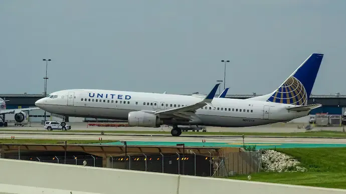 Narrow Escape for United Airlines Flight as Plane Loses Front Wheel During Landing