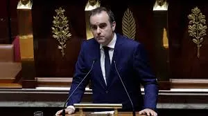 French Government Survives Two No-Confidence Votes Amid Budget Controversy