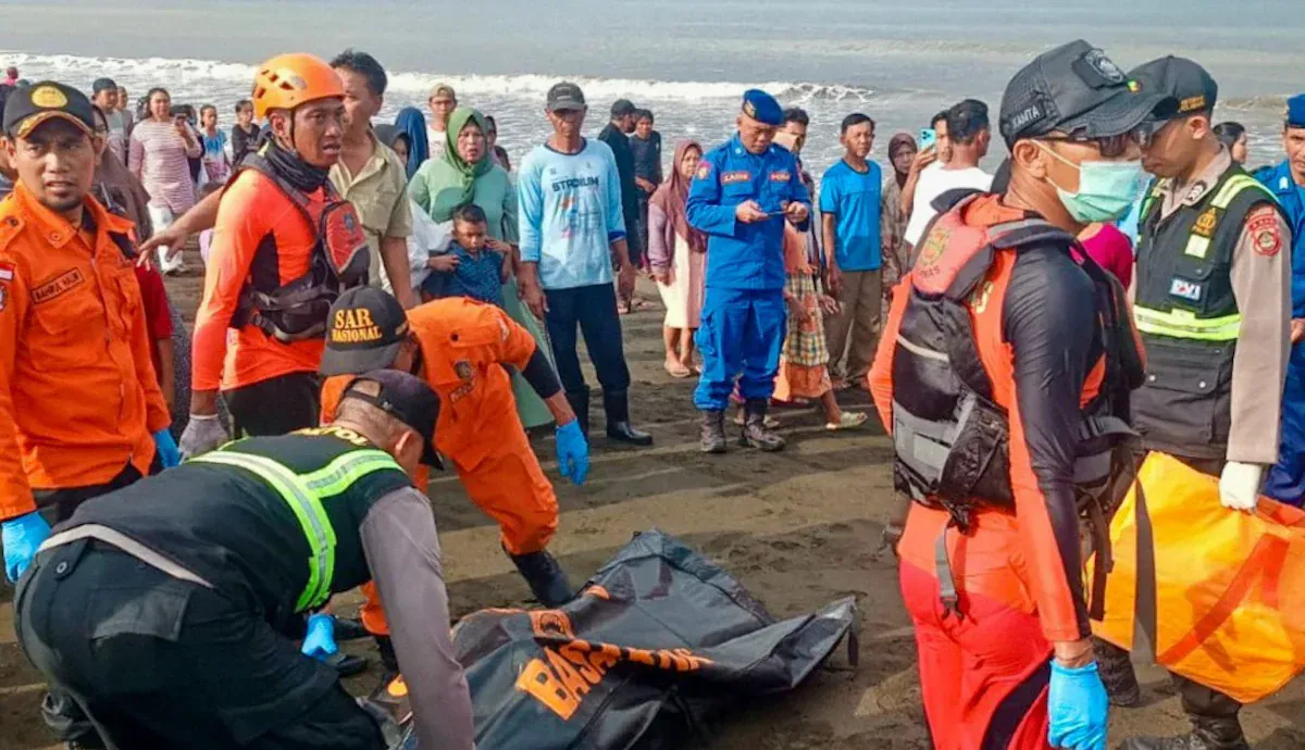 Ferry Sinks in Southern Philippines, 13 Dead and Over 240 Rescued