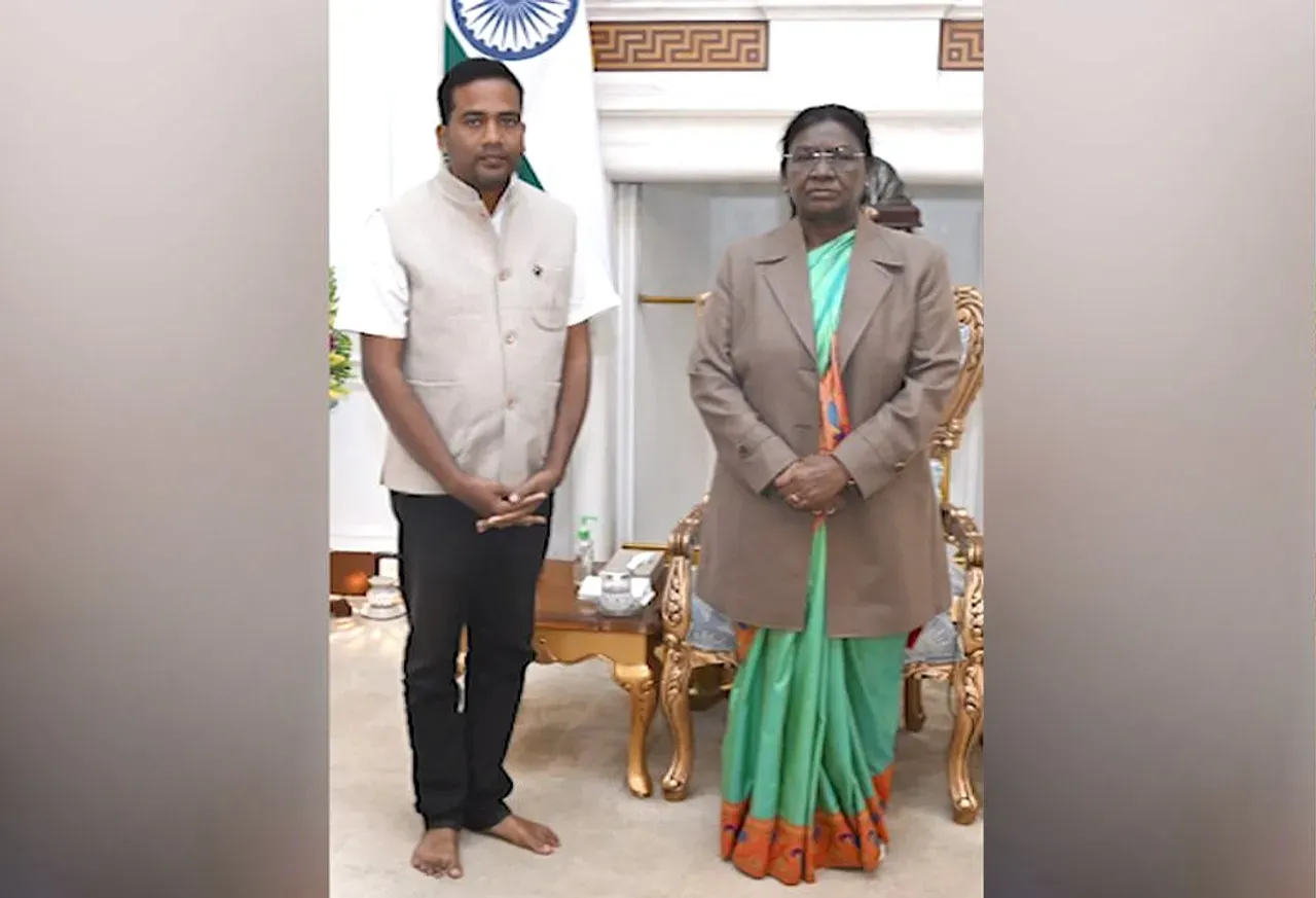 Renowned Odisha Sculptor Upendra Nath Giri Honoured by President for Vishwarupa Statue
