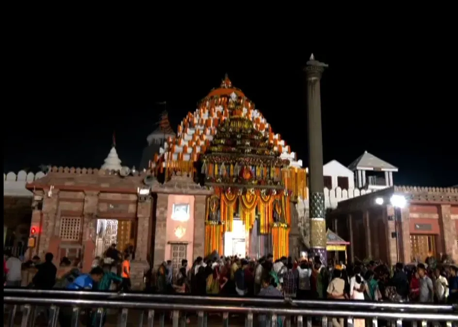 Clash Between Servitors and Security at Puri Srimandir Halts Darshan via Sata Pahacha Over Queue Arrangements