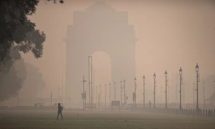 Delhi Air Quality Stays ‘Poor’; Shallow Fog Reported
