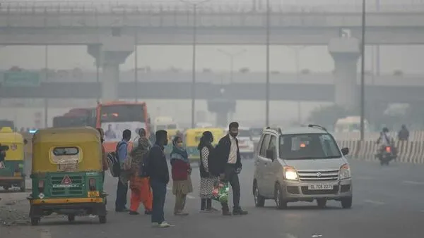 Delhi Records Season’s Lowest Temperature at 4.6°C as Rain Hits Capital Amid Cold Wave
