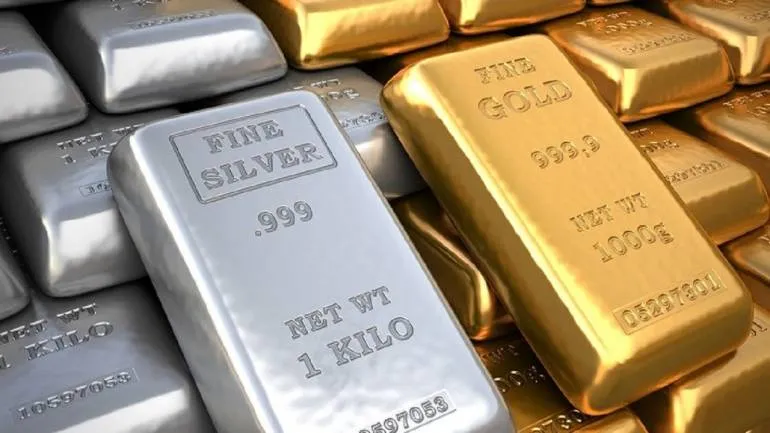 Gold and Silver Slip Amid Thin Global Trading; Experts See Consolidation