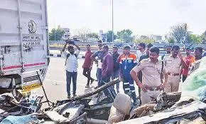 Tragic Highway Accident in Andhra Pradesh Claims Two Lives, Five Critically Injured