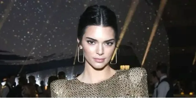 Kendall Jenner Sparks Buzz at Super Bowl Ahead of Ex Bad Bunny’s Halftime Show