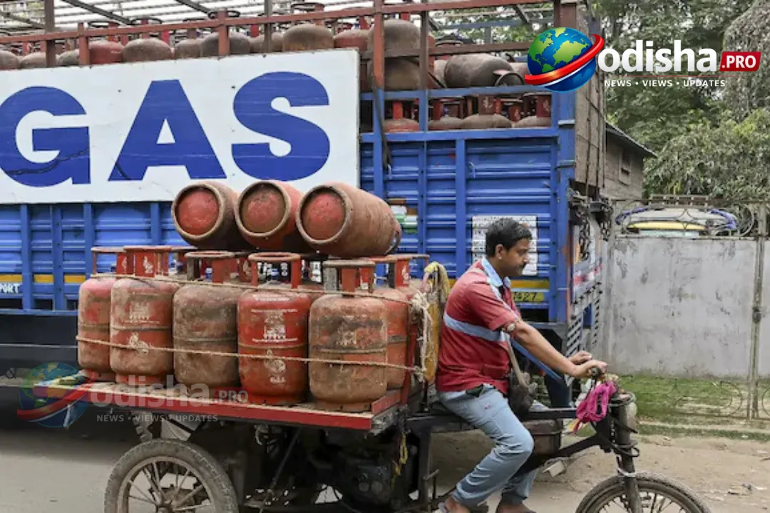 LPG Cylinder Shortage LIVE: Congress Protests, Carries Clay Stoves to BJP Headquarters