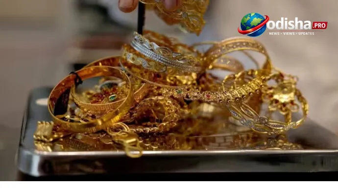 ଆଜି ସୁନା ଦର ବଢ଼ିଲା: ପତନ ପରେ ପୁଣି ବୃଦ୍ଧି କାହିଁକି? ଏବେ କିଣିବା ଠିକ୍ କି?