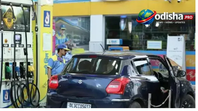 ପ୍ରିମିୟମ୍ ପେଟ୍ରୋଲ ଦର ବୃଦ୍ଧି: ପ୍ରତି ଲିଟରରେ ₹2 ବଢ଼ିଲା, ସାଧାରଣ ପେଟ୍ରୋଲ ଓ ଡିଜେଲ ଅପରିବର୍ତ୍ତିତ