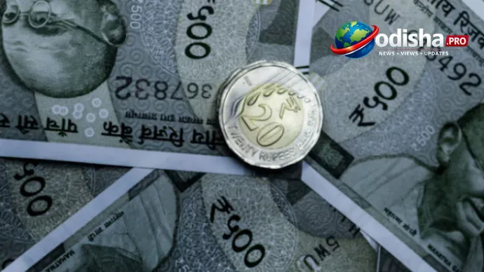 ଡଲାର ସମ୍ମୁଖରେ ରୁପିଆ ଐତିହାସିକ ତଳସ୍ତରରେ: 94 ନିକଟକୁ ପହଞ୍ଚିଲା, କ୍ରୁଡ଼ ତେଲ ଦର ବୃଦ୍ଧିରେ ଚାପ ବଢ଼ିଲା
