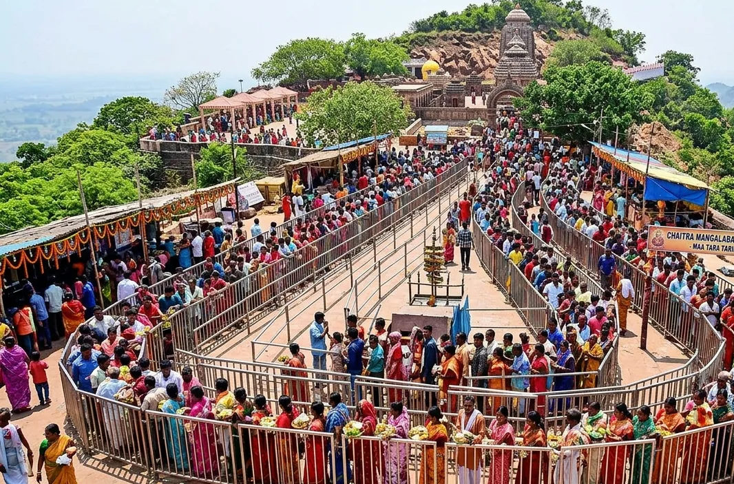 ଚୈତ୍ର ମଙ୍ଗଳବାରରେ ମାଆ ତାରାତାରିଣୀ ମନ୍ଦିରରେ ଭକ୍ତଙ୍କ ଭିଡ଼: ଗଞ୍ଜାମରେ ଧାର୍ମିକ ଉତ୍ସାହ