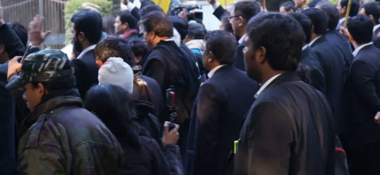 ଓଡିଶାର ୧୫୫ଟି ବାର୍ ଆସୋସିଏସନରେ ଭୋଟ ଗ୍ରହଣ ଜାରି: ୩୮ହଜାରରୁ ଅଧିକ ଆଇନଜୀବୀ ମତଦାନରେ ଅଂଶଗ୍ରହଣ