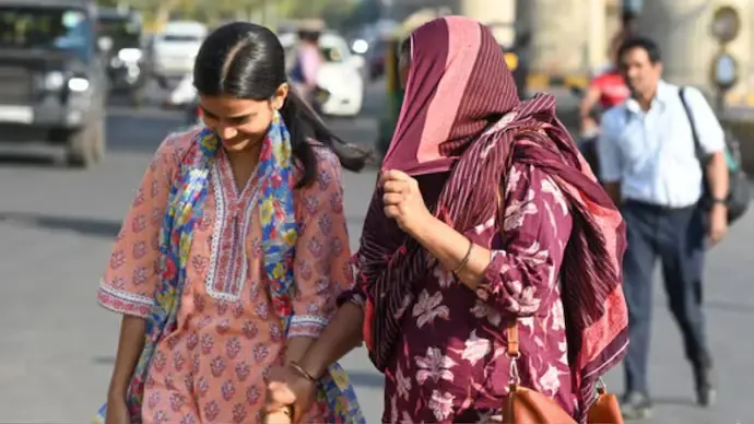 Delhi Records Hottest Early March Day in 50 Years as Temperatures Rise Across North India
