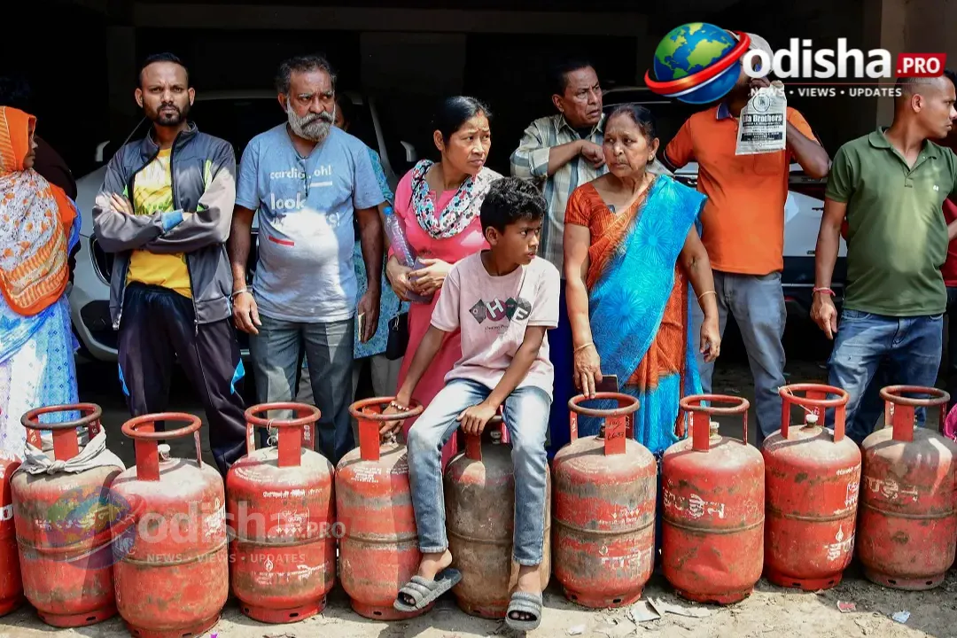 ବ୍ୟାପାରିକ LPG ଦର ବୃଦ୍ଧି: ₹195.5 ବଢ଼ିଲା, ମିନି ସିଲିଣ୍ଡର ମଧ୍ୟ ମହଙ୍ଗା