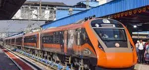 ବନ୍ଦେ ଭାରତ ଟ୍ରେନ୍‌ରେ ରେକର୍ଡ ଭିଡ଼: ମୁଖ୍ୟ ରୁଟ୍‌ଗୁଡିକରେ ଯାତ୍ରୀ ସଂଖ୍ୟାରେ ଭାରି ବୃଦ୍ଧି