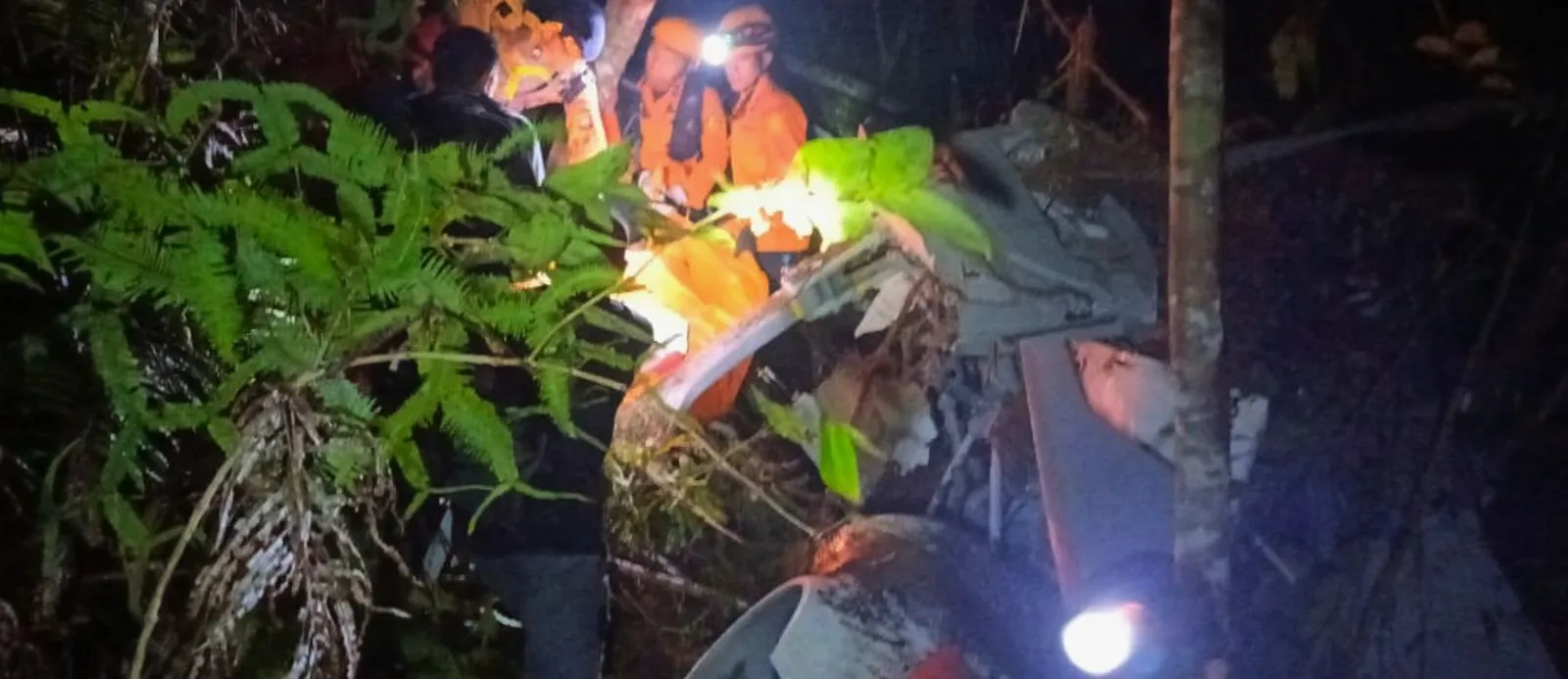 ଇଣ୍ଡୋନେସିଆରେ ହେଲିକପ୍ଟର ଦୁର୍ଘଟଣା: ବୋର୍ଣ୍ଣିଓ ଜଙ୍ଗଲରେ ୮ ଜଣଙ୍କ ମୃତ୍ୟୁ, ଭଗ୍ନାବଶେଷ ଉଦ୍ଧାର