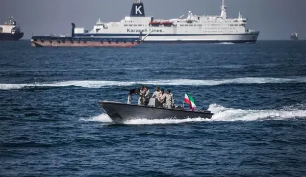 ହର୍ମୁଜ ପ୍ରଣାଳୀରେ ତଣାତଣି: ଚୀନରୁ ଇରାନକୁ ଯାଉଥିବା ମିସାଇଲ୍ କେମିକାଲ୍ ଭର୍ତ୍ତି ଜାହାଜ ଜବତ