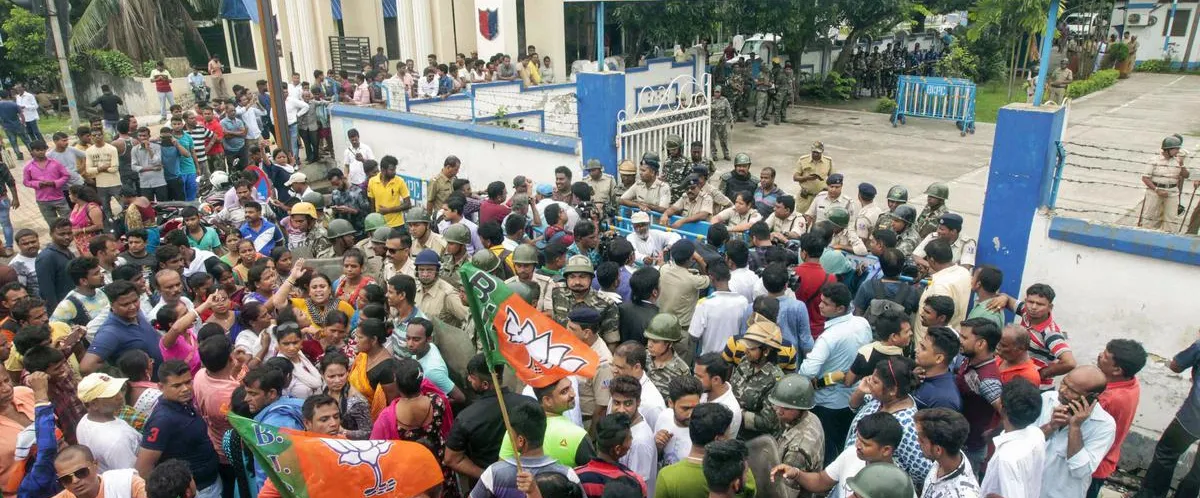 ନିର୍ବାଚନ ପୂର୍ବରୁ କୋଲକାତାରେ ରାଜନୈତିକ ଝଡ଼: ଏକବଲପୁରେ ବିଜେପି-ଟିଏମସି ସଂଘର୍ଷ, ୯ ଗିରଫ