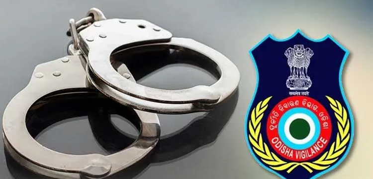 ଝାରସୁଗୁଡାରେ ଘୁଷ ନେଉଥିବା ସ୍ୱାସ୍ଥ୍ୟ କର୍ମଚାରୀକୁ ଧରିଲା ଭିଜିଲାନ୍ସ