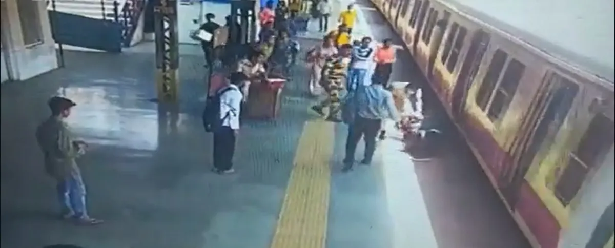 ବ୍ରହ୍ମପୁର ରେଳଷ୍ଟେସନରେ ସାହସିକ ଉଦ୍ଧାର: ଆରପିଏଫ୍ କନ୍ଷ୍ଟେବଲ ଯାତ୍ରୀଙ୍କ ଜୀବନ ବଞ୍ଚାଇଲେ