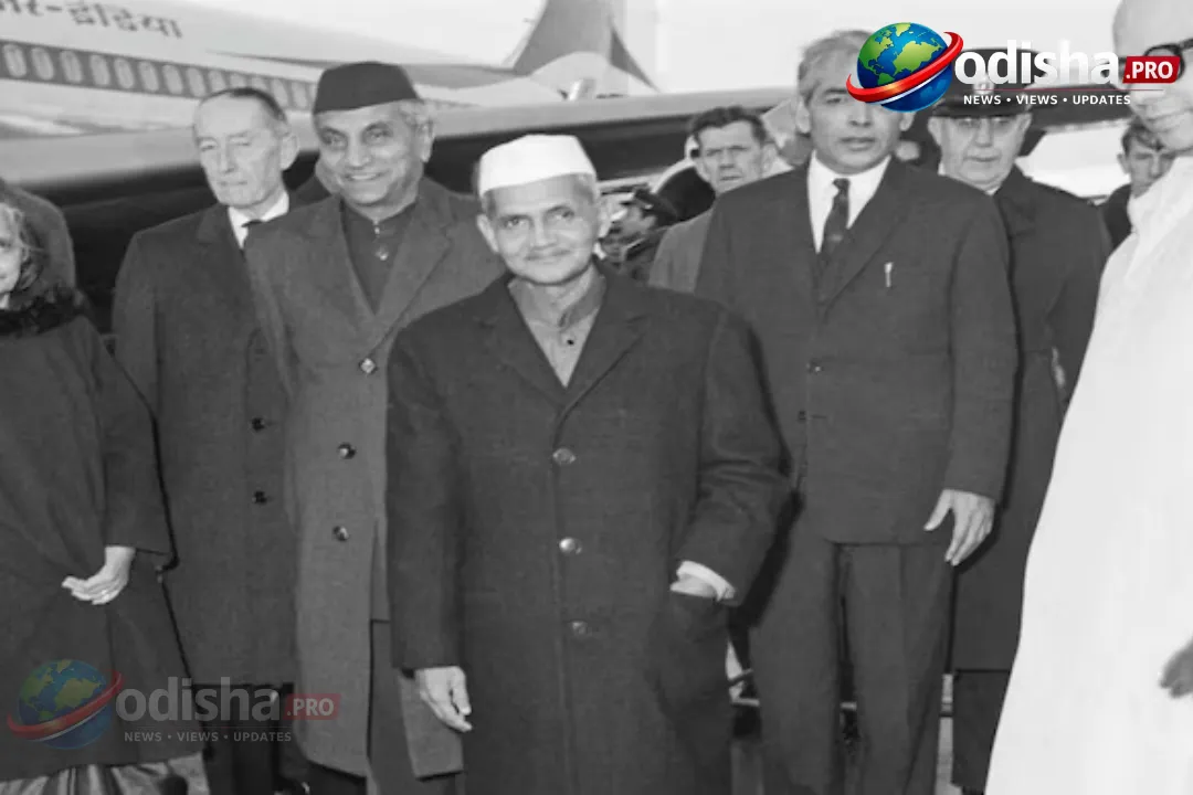 ଲାଲ ବହାଦୁର ଶାସ୍ତ୍ରୀଙ୍କ ଦିନର କୋଟ୍: ଜାତିର ଶକ୍ତି କେବଳ ସେନାରେ ନୁହେଁ, ଆଉ କେଉଁଠି ଥାଏ?