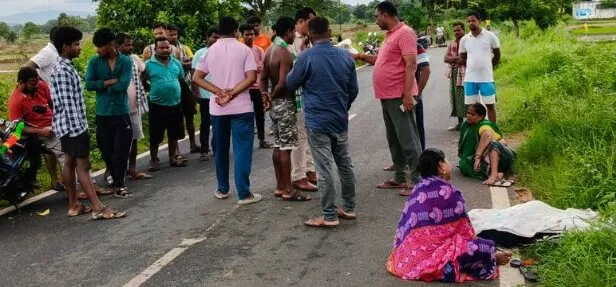 ଗଞ୍ଜାମରେ ଗଛକୁ ସ୍କୁଟି ଧକ୍କା, ଜଣେ ମୃତ ଓ ଜଣେ ଗୁରୁତର