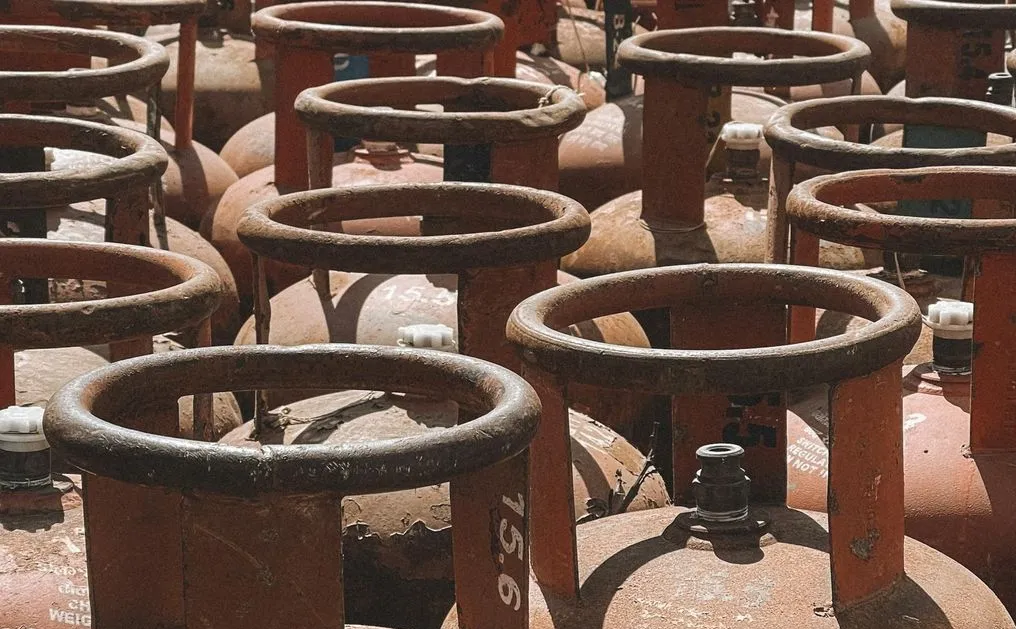 କଟକରେ ବେଆଇନ ଏଲପିଜି ଗୋଦାମ ଠାବ, ୫୦୦ ସିଲିଣ୍ଡର ଜବତ