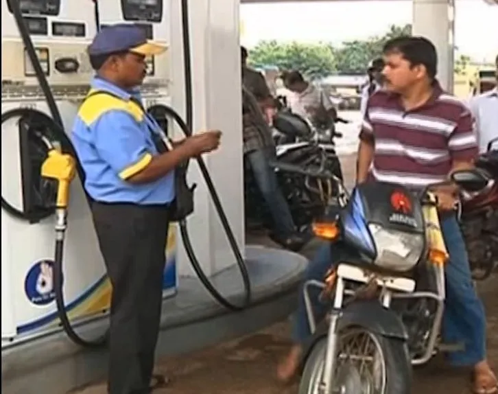 କଳାବଜାରୀ ରୋକିବାକୁ ଭୁବନେଶ୍ୱରରେ ପେଟ୍ରୋଲ-ଡିଜେଲ ବିକ୍ରିରେ ସୀମା ନିର୍ଦ୍ଧାରଣ