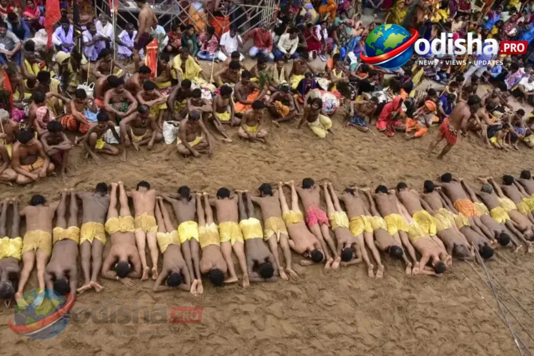 ଓଡିଶାର ଗଞ୍ଜାମରେ ଦଣ୍ଡ ନାଚ ସମୟରେ ‘ଅଶ୍ଳୀଳ’ ଆଚରଣ: ଆୟୋଜକମାନେ ଆଲୋଚନାରେ