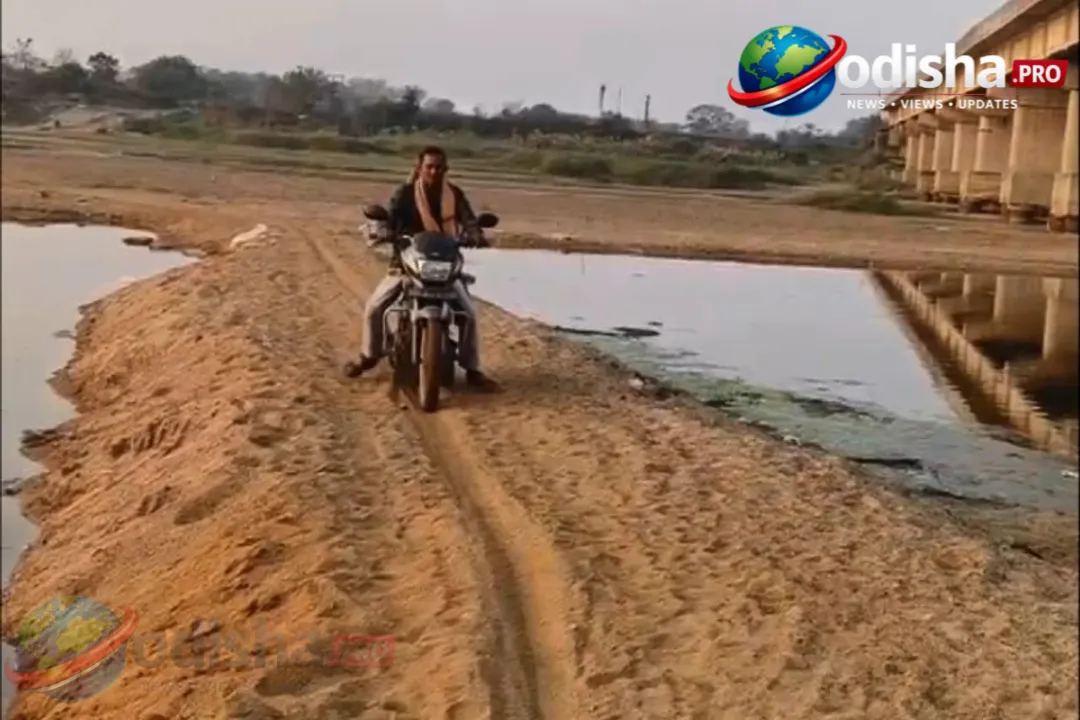 କେଉଁଠିକୁ ନେଇନଥିବା ସେତୁ: ବଲାଙ୍ଗିର-ସୋନେପୁର ପୁଲ୍ ପ୍ରସ୍ତୁତ, କିନ୍ତୁ ରାସ୍ତା ନଥିବାରୁ ଗାଁ ଅଟକିଗଲା