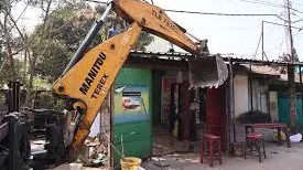 ଭୁବନେଶ୍ୱରରେ ଅବୈଧ ମଦ ବ୍ୟବସାୟୀଙ୍କ ଘର ଧ୍ୱଂସ: ବାପା-ପୁଅ ଗିରଫ