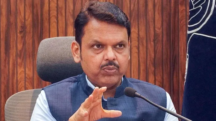 ମହାରାଷ୍ଟ୍ରରେ ରହୁଥିବା ଲୋକେ ମରାଠୀ ଶିଖିବା ଉଚିତ: ଡ୍ରାଇଭରଙ୍କ ପାଇଁ ଭାଷା ନିୟମକୁ ସମର୍ଥନ କଲେ ଦେବେନ୍ଦ୍ର ଫଡନଭିସ