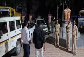 ବାଲେଶ୍ୱରରେ ଚଢ଼ାଉ ବେଳେ ଖଣି ଅଧିକାରୀଙ୍କୁ ଆକ୍ରମଣ; ମୋରମ ମାଫିଆ ଭାଙ୍ଗିଦେଲେ ଗାଡ଼ିର କାଚ