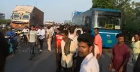 ରାଜଧାନୀରେ ଭୟାବହ ସଡ଼କ ଦୁର୍ଘଟଣା: ‘ଆମ ବସ୍‌’ ଧକ୍କାରେ ବାଇକ୍‌ ଆରୋହୀଙ୍କ ମୃତ୍ୟୁ, ଦେଢ଼ ଘଣ୍ଟା ଯାତାୟାତ ବାଧା