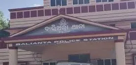 ଭୁବନେଶ୍ୱରରେ ଭୟାବହ କାଣ୍ଡ: ଦୁଇ ମହିଳାଙ୍କୁ ବାଇକ୍‌ରେ ଧକ୍କା ଦେଇ ରାସ୍ତାରେ ଘୋଷାଡ଼ିଲେ ଯୁବକ, ଦୁଇ ଅଟକ