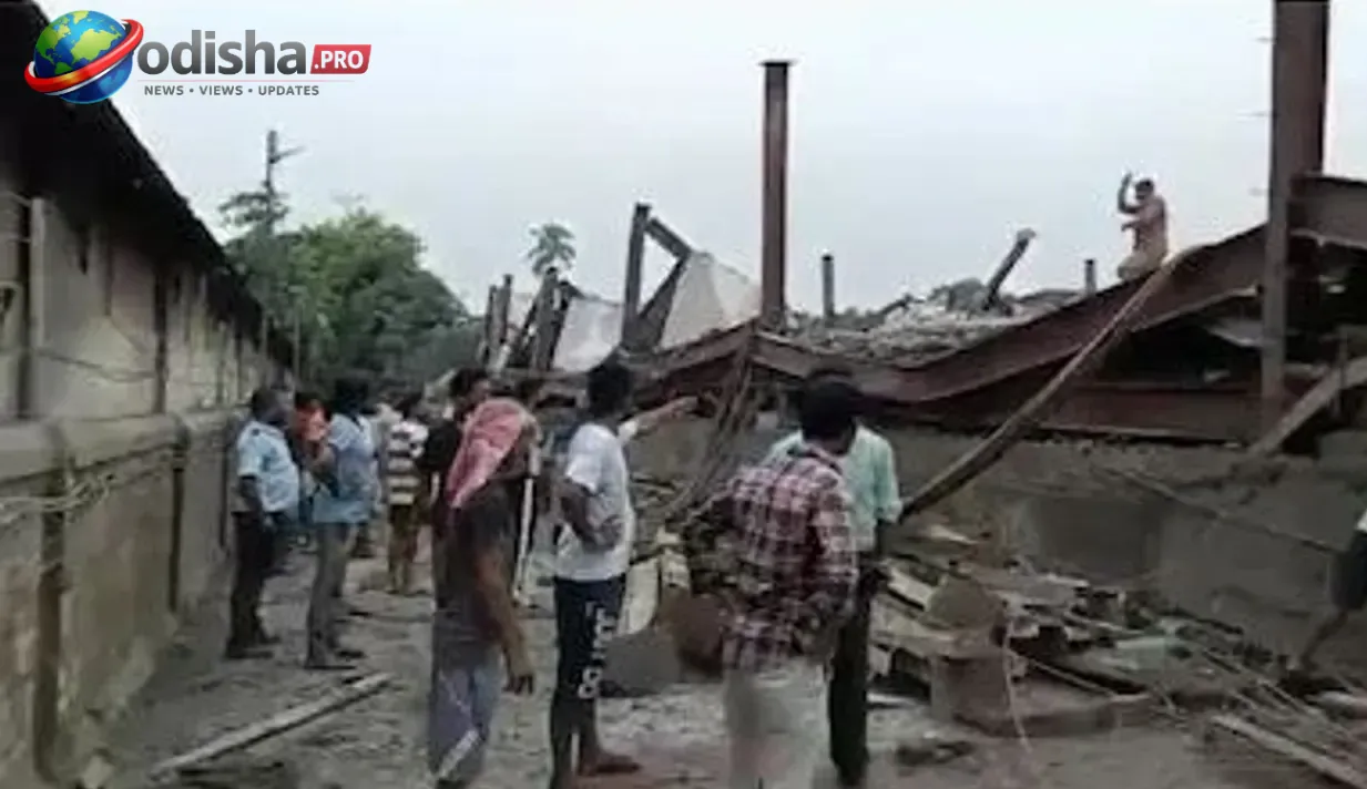 କୋଲକାତାରେ ନିର୍ମାଣାଧୀନ ଗୋଦାମ ଛାତ ଧସିଲା: ୮ ମୃତ, ୩୦ରୁ ଅଧିକ ଫସିଥିବା ଆଶଙ୍କା