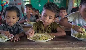ଡିମ୍ ବିବାଦ ପରେ ଓଡ଼ିଶାର ମଡେଲକୁ ଅନୁସରଣ କରିପାରେ ପଶ୍ଚିମବଙ୍ଗ; ମଧ୍ୟାହ୍ନ ଭୋଜନରେଅଣ୍ଡା ଦେବାକୁ ନୂଆ ପ୍ରସ୍ତାବ