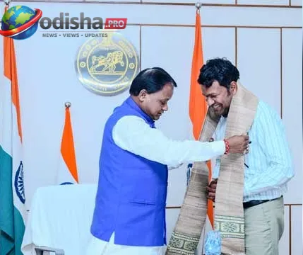 ରୁଷରେ ସଫଳତା ପରେ ସୁଦର୍ଶନ ପଟ୍ଟନାୟକଙ୍କ ଘରେ ମୁଖ୍ୟମନ୍ତ୍ରୀ; ‘ଗ୍ରାଣ୍ଡ୍ ସ୍ୟାଣ୍ଡ୍ ମାଷ୍ଟର କପ୍ ୨୦୨୬’ ବିଜୟ ପାଇଁ ଜଣାଇଲେ ଶୁଭେଚ୍ଛା