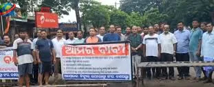 ବାରମ୍ବାର ବିଦ୍ୟୁତ କାଟକୁ ନେଇ ଦଶପଲ୍ଲା ୧୨ ଘଣ୍ଟିଆ ବନ୍ଦ; ଜନଜୀବନ ଠପ୍