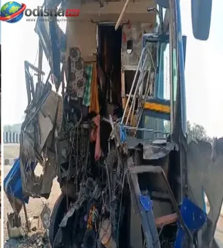 ଅନୁଗୁଳରେ ଏନ୍‌ଏଚ୍-୫୫ରେ ଭୟଙ୍କର ଦୁର୍ଘଟଣା: କୋଇଲା ବୋଝେଇ ଟ୍ରକ୍‌କୁ ପିଟିଲା ଯାତ୍ରୀବାହୀ ବସ୍‌, ହେଲ୍ପର ମୃତ