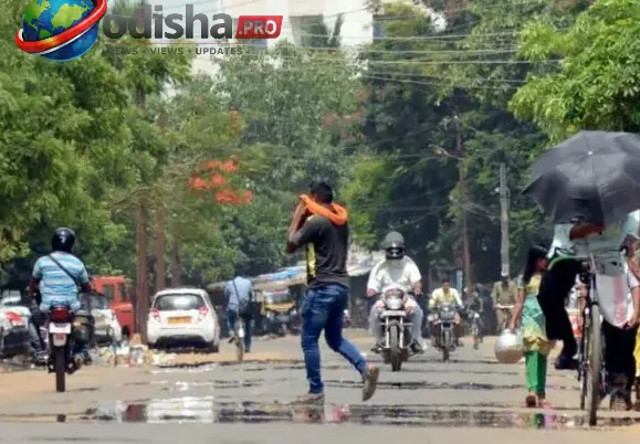 ୪୧ ଡିଗ୍ରୀରେ ପହଞ୍ଚିଲା ଭୁବନେଶ୍ୱର; ଗରମ ଓ ଆର୍ଦ୍ରତାରେ ସହରବାସୀ ଅସ୍ତବ୍ୟସ୍ତ