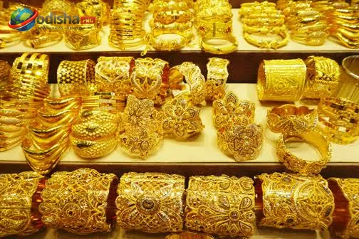 ସୁନା ଦରରେ ବଡ଼ ହ୍ରାସ, ତଥାପି ବଜାରରେ ନାହିଁ କ୍ରେତାଙ୍କ ଭିଡ଼; କାହିଁକି କମୁଛି ଚାହିଦା?