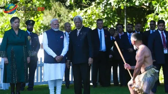 ନ୍ୟୁଜିଲାଣ୍ଡରେ ପ୍ରଧାନମନ୍ତ୍ରୀ ମୋଦୀଙ୍କୁ ମାଓରି ପରମ୍ପରାରେ ଭବ୍ୟ ସ୍ୱାଗତ, ‘ପାୱହିରି’ ସମାରୋହରେ ସମ୍ମାନିତ
