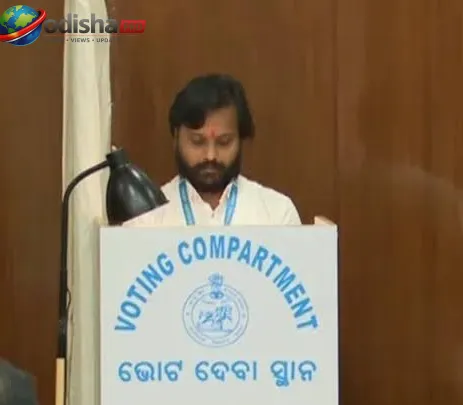 ବିଜେଡିରୁ ନିଲମ୍ବିତ ବିଧାୟକ ସୌଭିକ ବିଶ୍ୱାଳଙ୍କ ବିଜେପି କାର୍ଯ୍ୟାଳୟ ଗସ୍ତ, ଦଳ ବଦଳ ଚର୍ଚ୍ଚା ତେଜ
