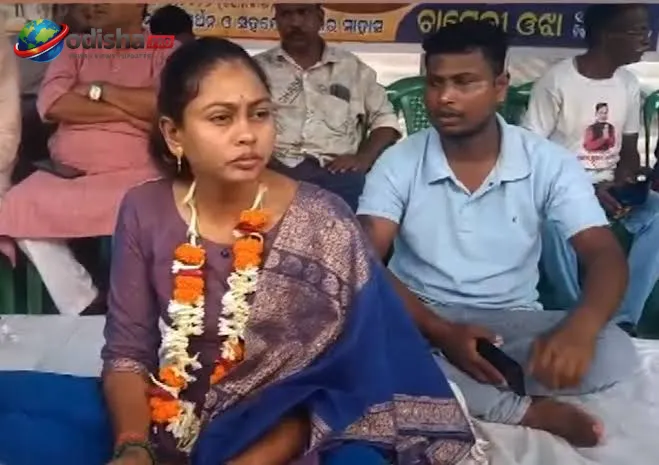 କେନ୍ଦ୍ରାପଡ଼ା ଟିକିରି ସରପଞ୍ଚ ଚାମେଲୀ ଓଝାଙ୍କ ଆମରଣ ଅନଶନ ଆରମ୍ଭ, ବିଡିଓ ଓ ଆଇଆଇସିଙ୍କ ବିରୋଧରେ କାର୍ଯ୍ୟାନୁଷ୍ଠାନ ଦାବି