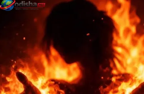 ବ୍ରହ୍ମପୁରରେ ଆଉ ଜଣେ ଯୁବତୀଙ୍କ ଆତ୍ମାହୁତି: ଘରେ କିରୋସିନ୍ ଢାଳି ନିଆଁ ଲଗାଇଲେ, କାରଣ ଅସ୍ପଷ୍ଟ